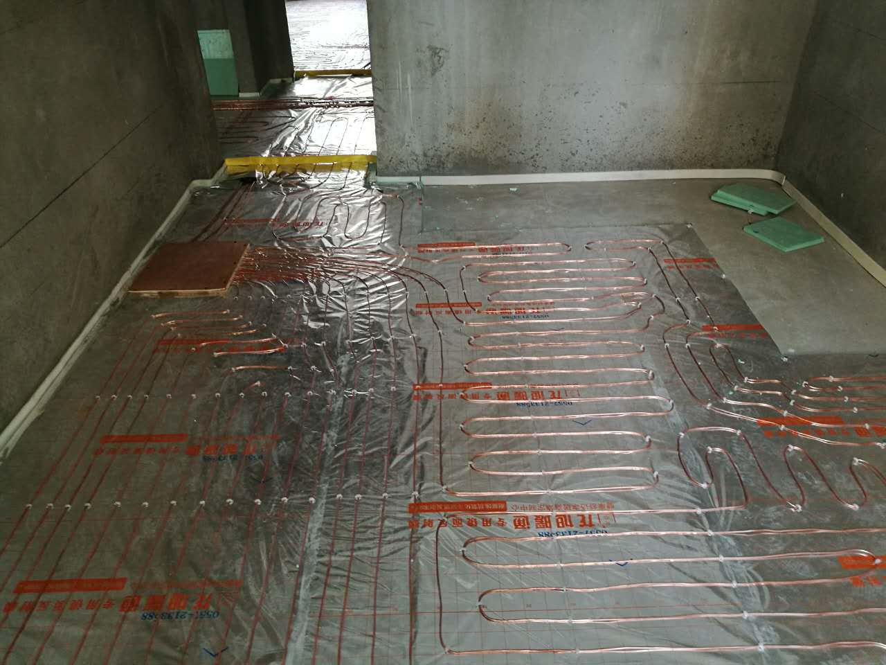 勘探隊西區(qū)1號樓305室地暖空調(diào)項目